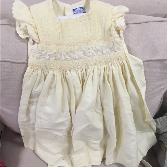 carriage boutique Other - Pale yellow duckies smocked waist dress 4t